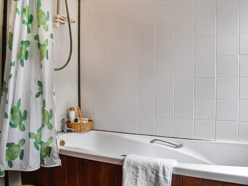Bathroom | Charlie Wilcox Cottage, Polperro