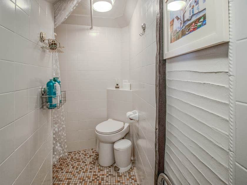 Bathroom | Charlie Wilcox Cottage, Polperro