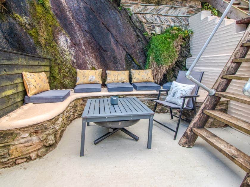 Sitting-out-area | Charlie Wilcox Cottage, Polperro