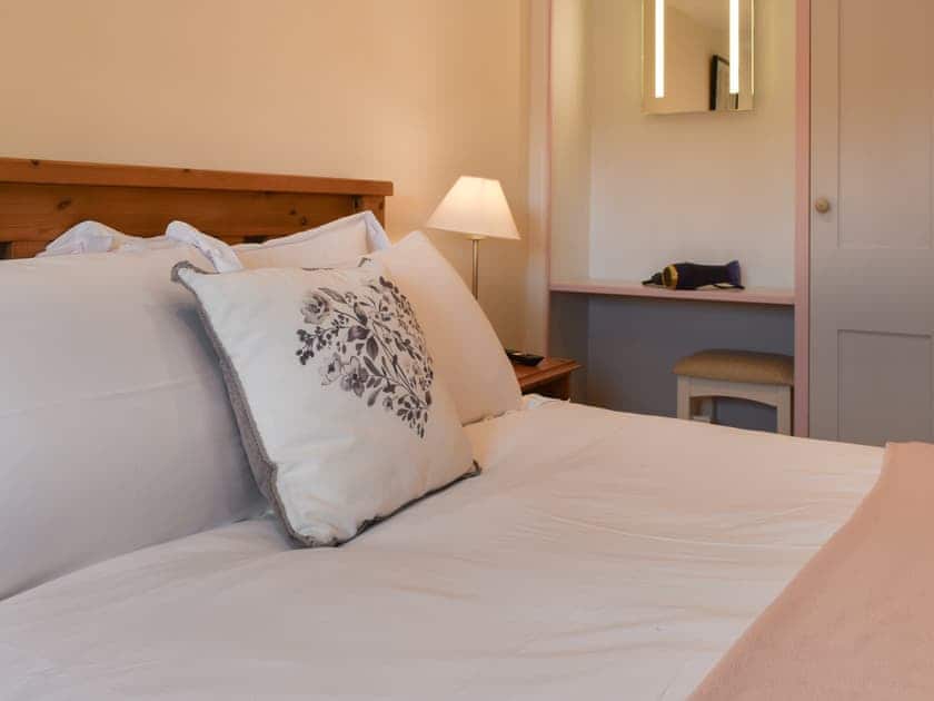 Double bedroom | Rose Cottage - Bennacott Farm Cottages, Launceston