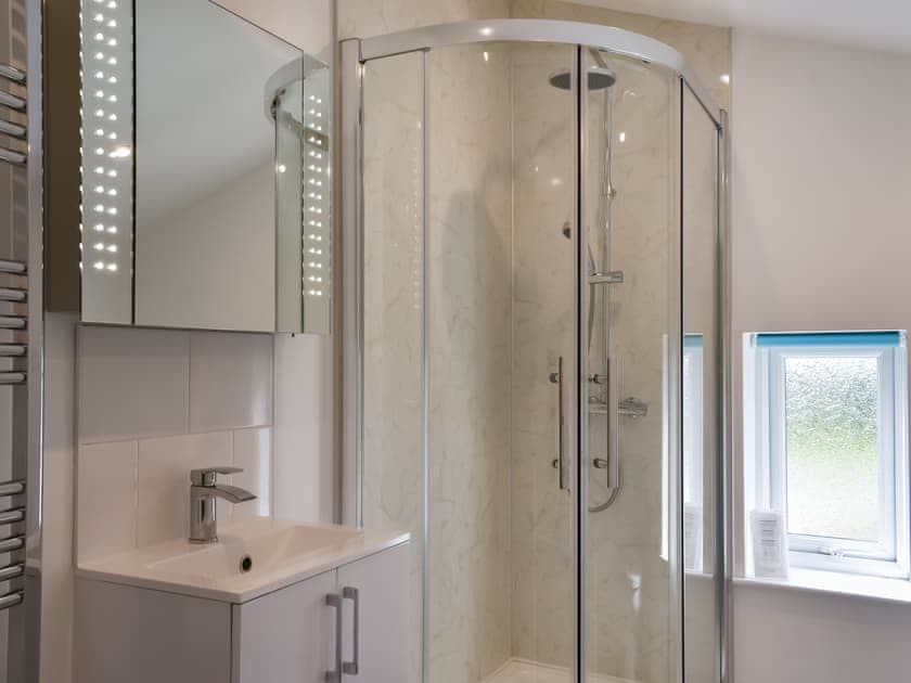 Bathroom | Rose Cottage - Bennacott Farm Cottages, Launceston
