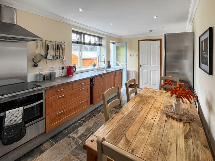 Kitchen/diner | Inveravon Cottage, Polmont, Linlithgow