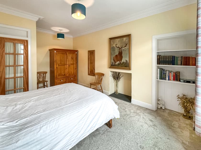 Double bedroom | Inveravon Cottage, Polmont, Linlithgow