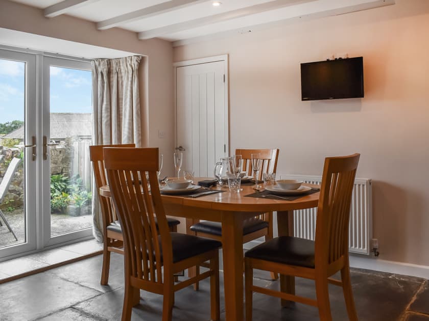 Kitchen/diner | Horseshoe Cottage - Bennacott Farm Cottages, Launceston