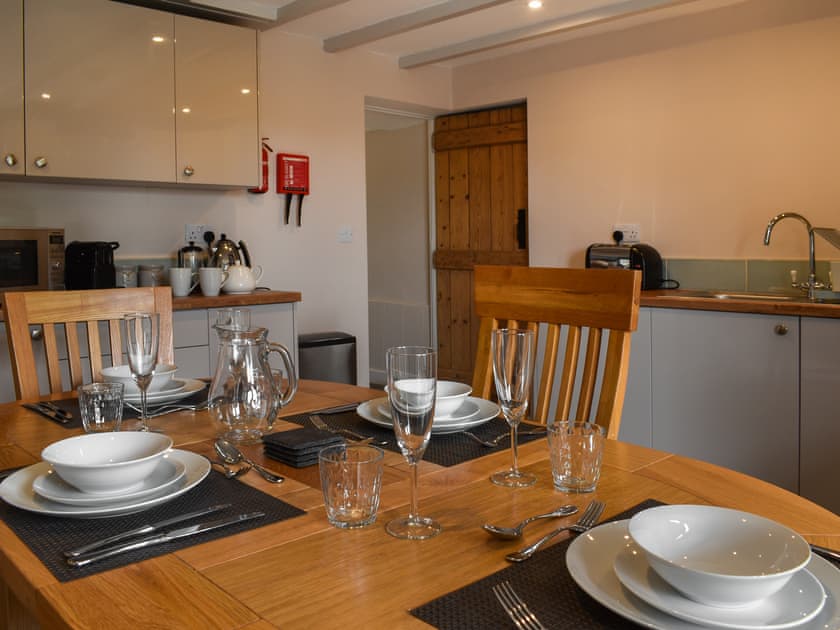 Kitchen/diner | Horseshoe Cottage - Bennacott Farm Cottages, Launceston