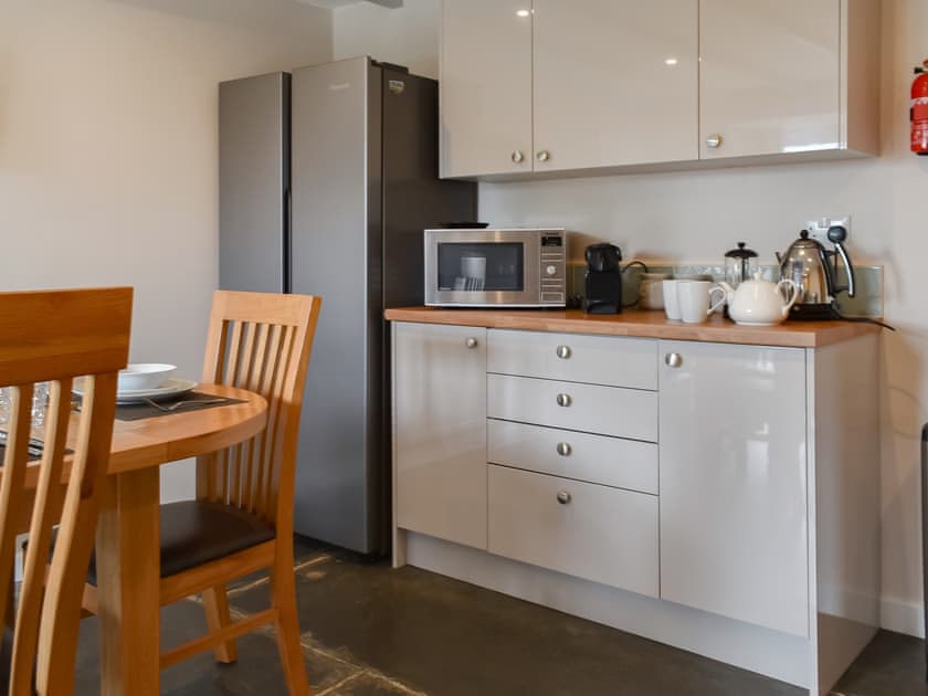 Kitchen/diner | Horseshoe Cottage - Bennacott Farm Cottages, Launceston