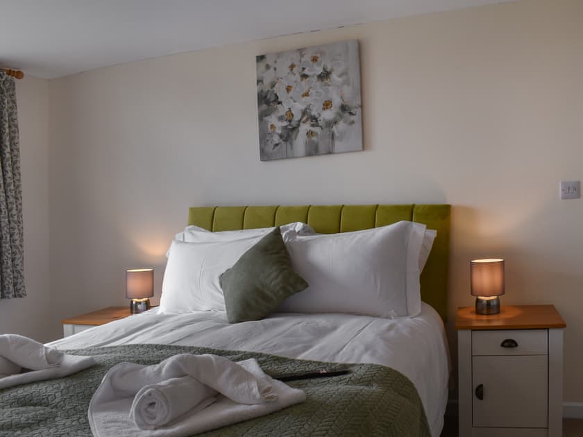 Double bedroom | Horseshoe Cottage - Bennacott Farm Cottages, Launceston
