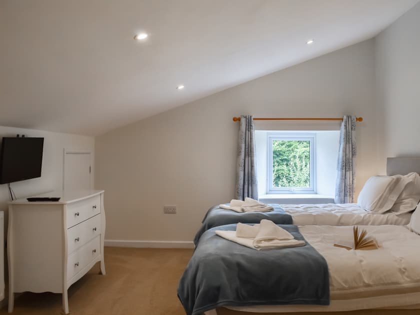 Twin bedroom | Horseshoe Cottage - Bennacott Farm Cottages, Launceston