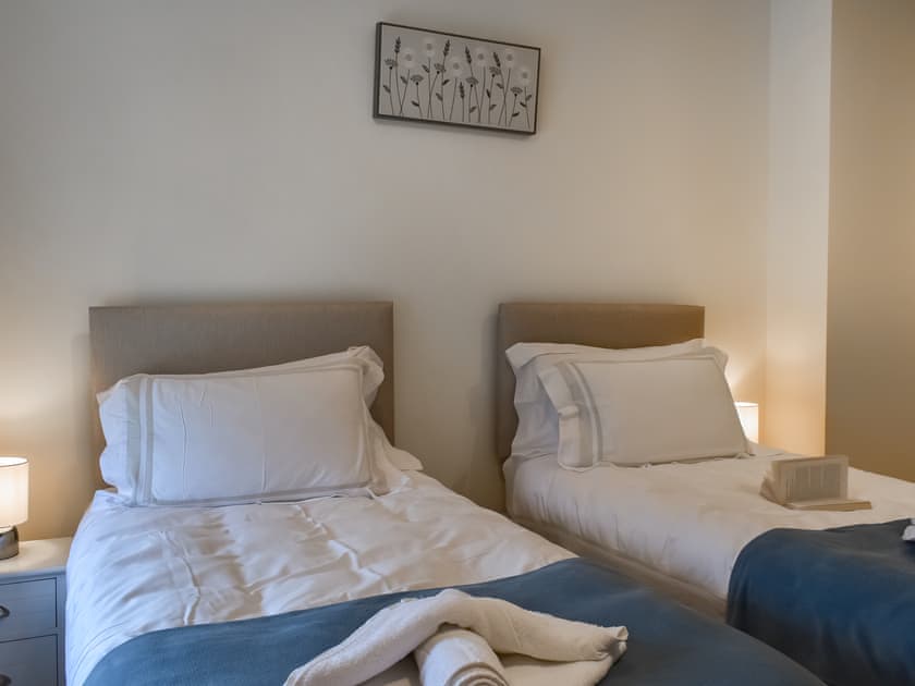 Twin bedroom | Horseshoe Cottage - Bennacott Farm Cottages, Launceston