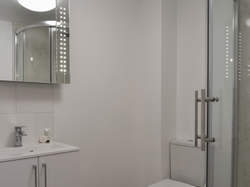 Bathroom | Horseshoe Cottage - Bennacott Farm Cottages, Launceston