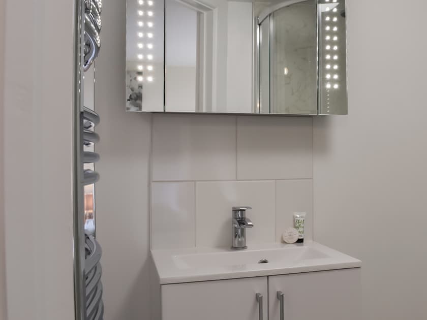 Bathroom | Horseshoe Cottage - Bennacott Farm Cottages, Launceston