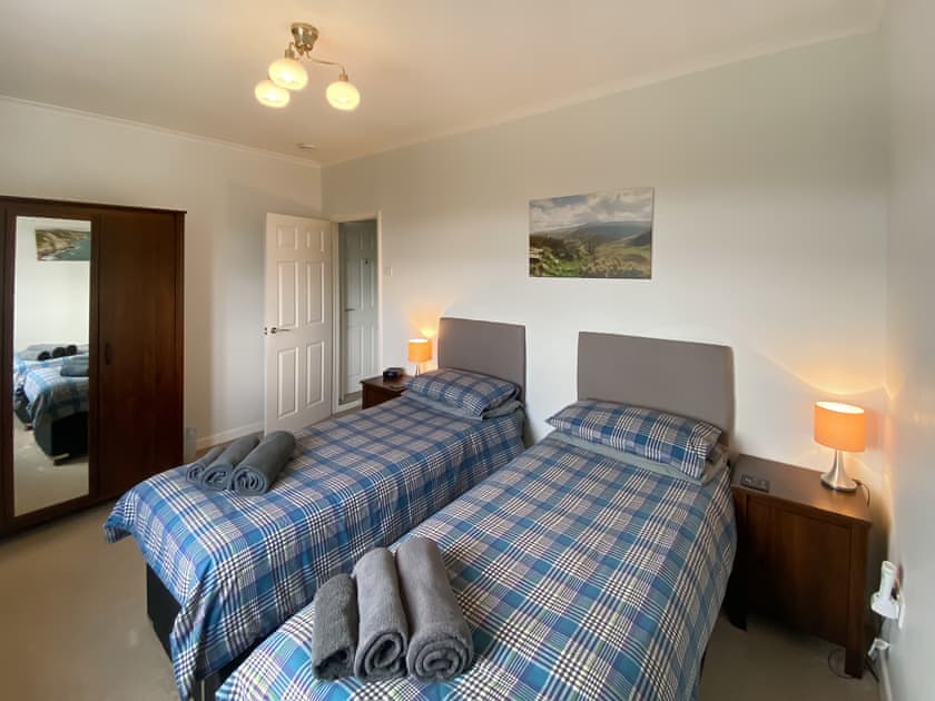 Comfortable twin bedded room | Ty Howton, Craig-Cefn-Parc, near Clydach