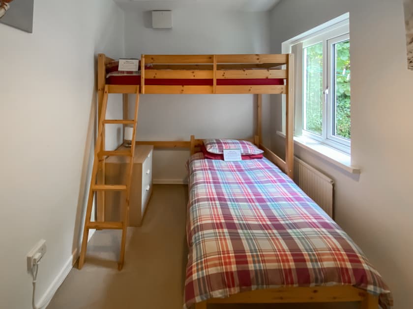Bunk bedroom | Ty Howton, Craig-Cefn-Parc, near Clydach