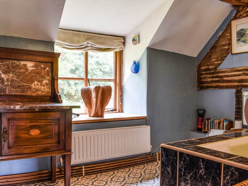 Bathroom | Cwmberwyn, Hundred House, Llandrindod Wells