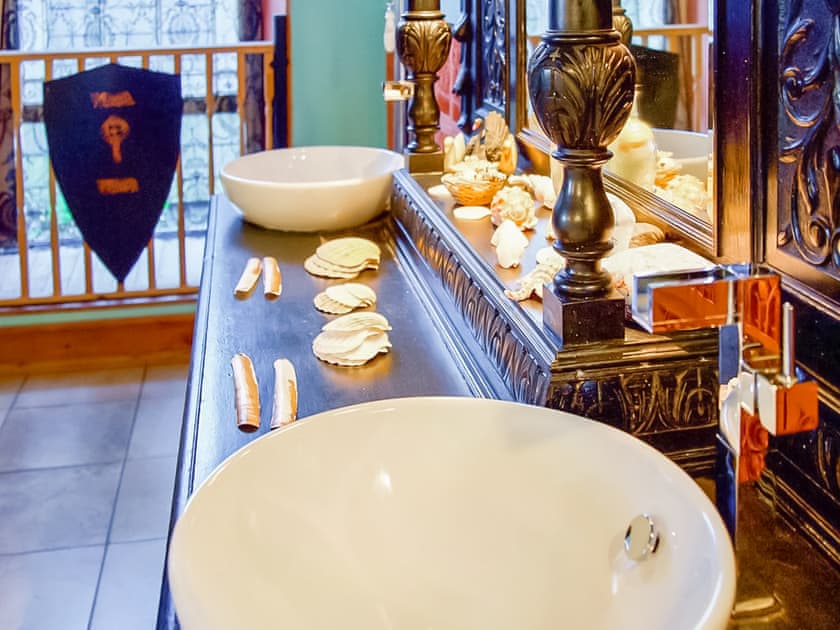 Bathroom | The Auction House, Criccieth