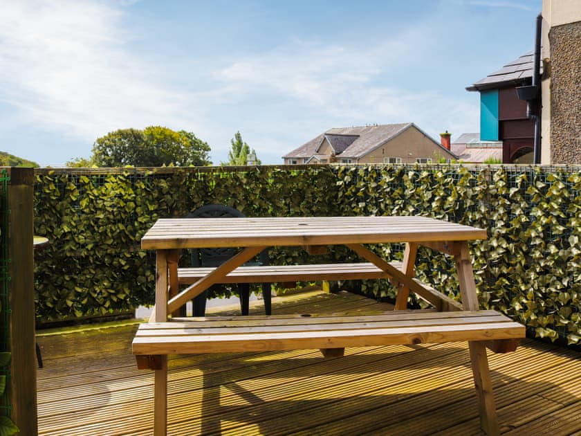Sitting-out-area | The Auction House, Criccieth