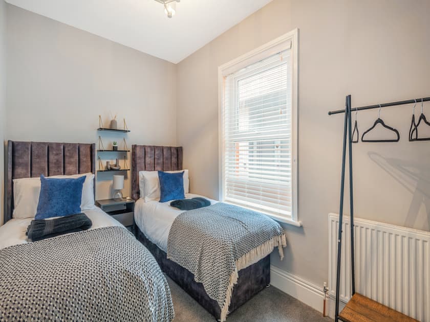 Twin bedroom | Sea Breeze House, Skegness