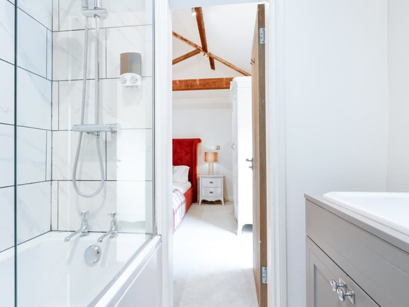 En-suite shower room | Mulberry Cottage, Harwood Dale, near Scarborough