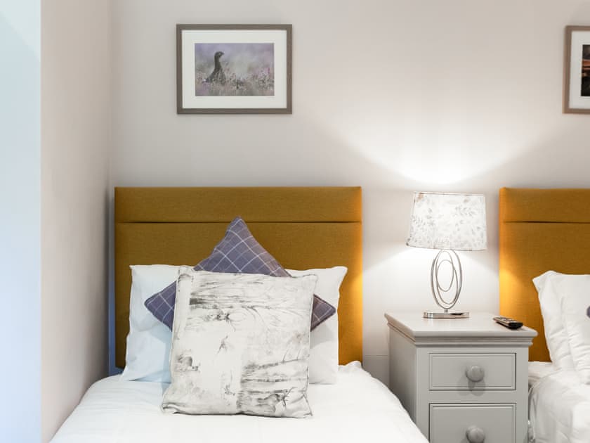 Peaceful twin bedroom with en-suite bathroom | Walnut Cottage, Harwood Dale, near Scarborough