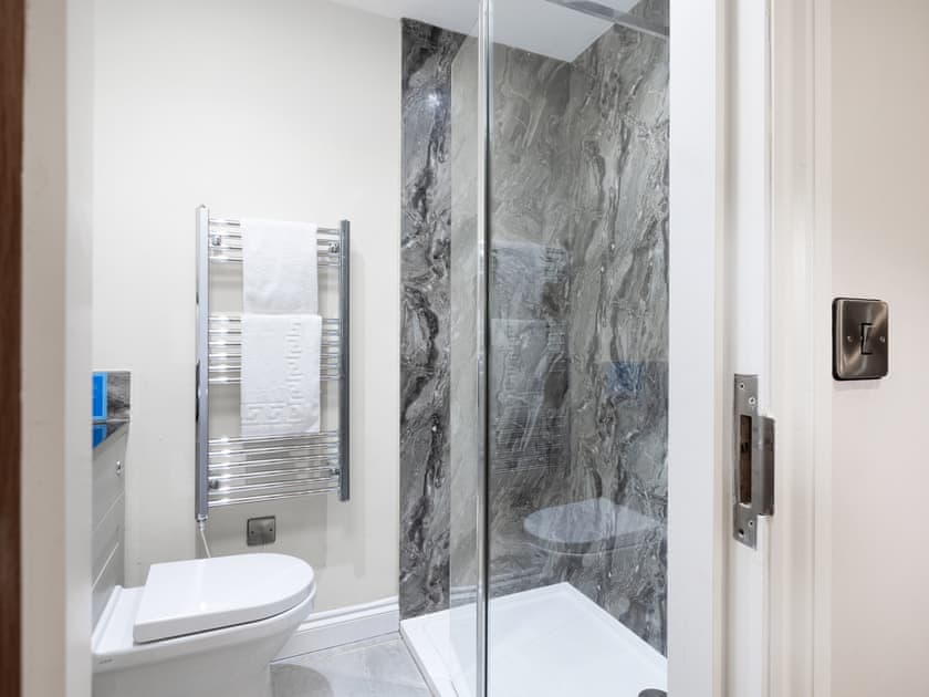En-suite bathroom | Walnut Cottage, Harwood Dale, near Scarborough