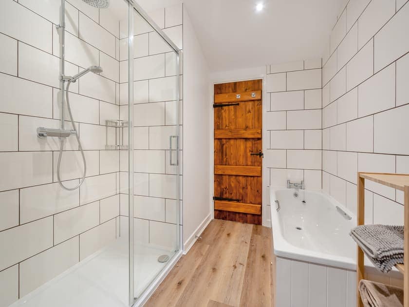 Bathroom | Heol Llygoden, Pengenffordd, Talgarth, Brecon