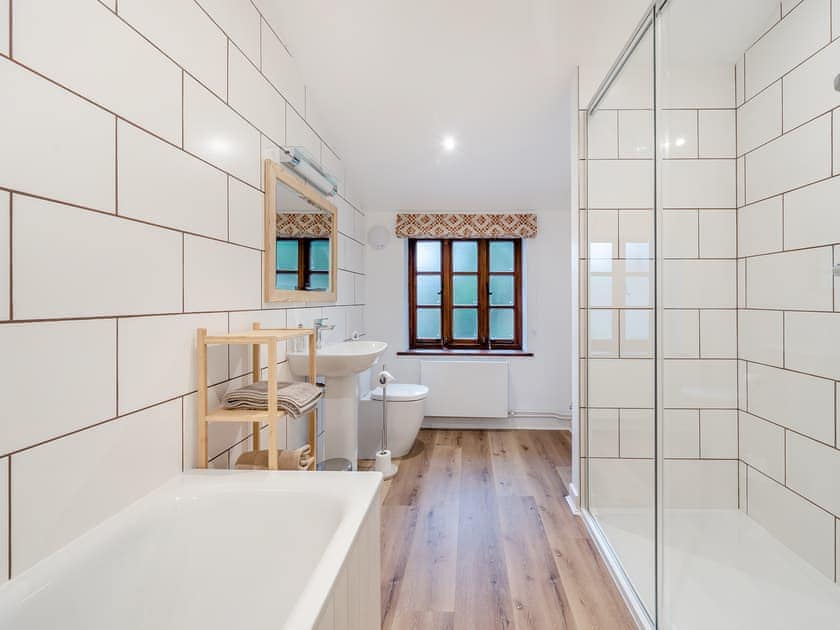 Bathroom | Heol Llygoden, Pengenffordd, Talgarth, Brecon