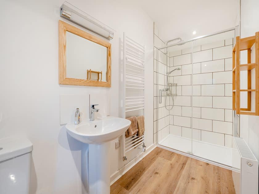 Bathroom | Heol Llygoden, Pengenffordd, Talgarth, Brecon