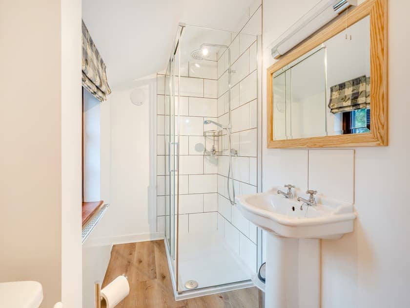 Bathroom | Heol Llygoden, Pengenffordd, Talgarth, Brecon