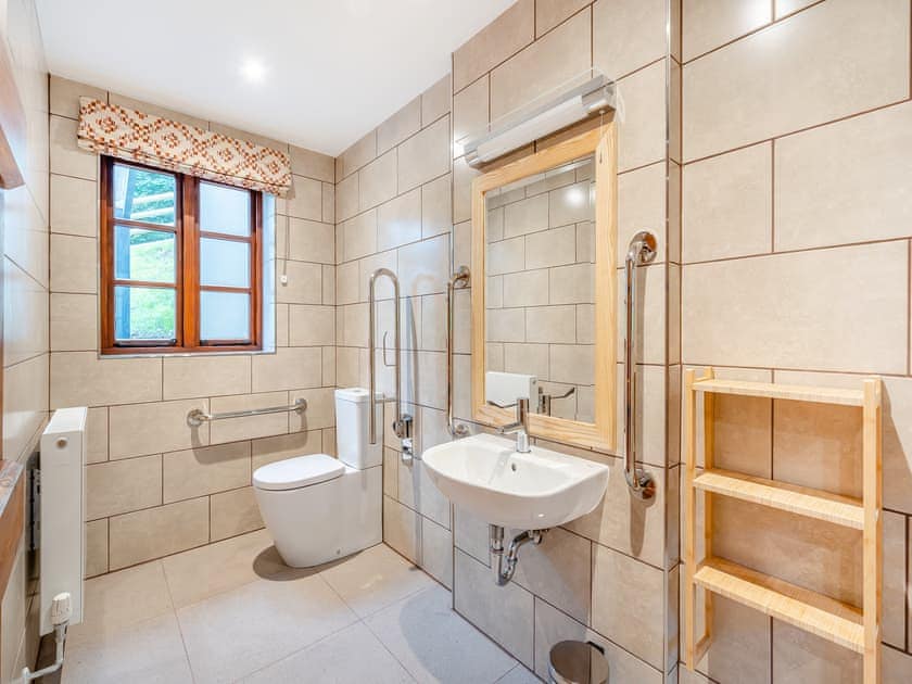 Bathroom | Heol Llygoden, Pengenffordd, Talgarth, Brecon