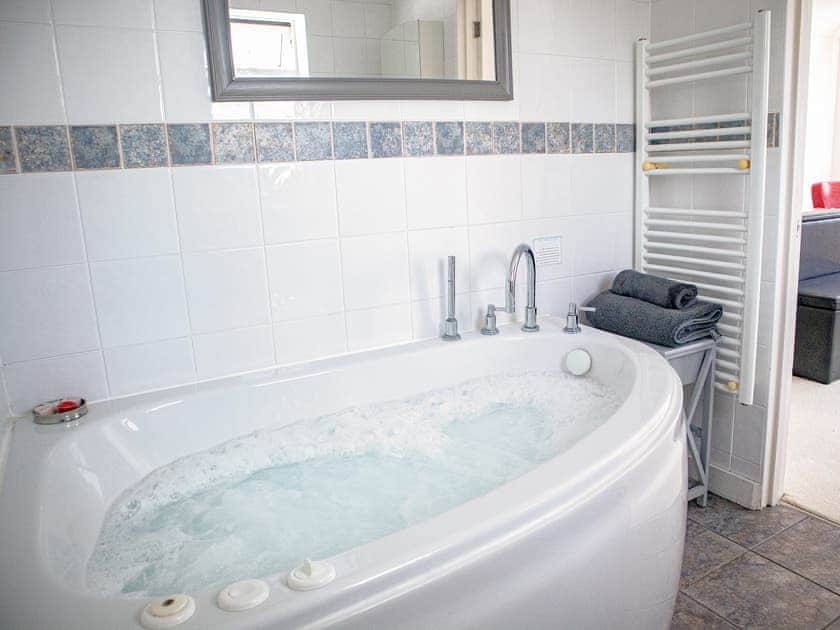 Bathroom | Eagles Nest, Capel-le-Ferne