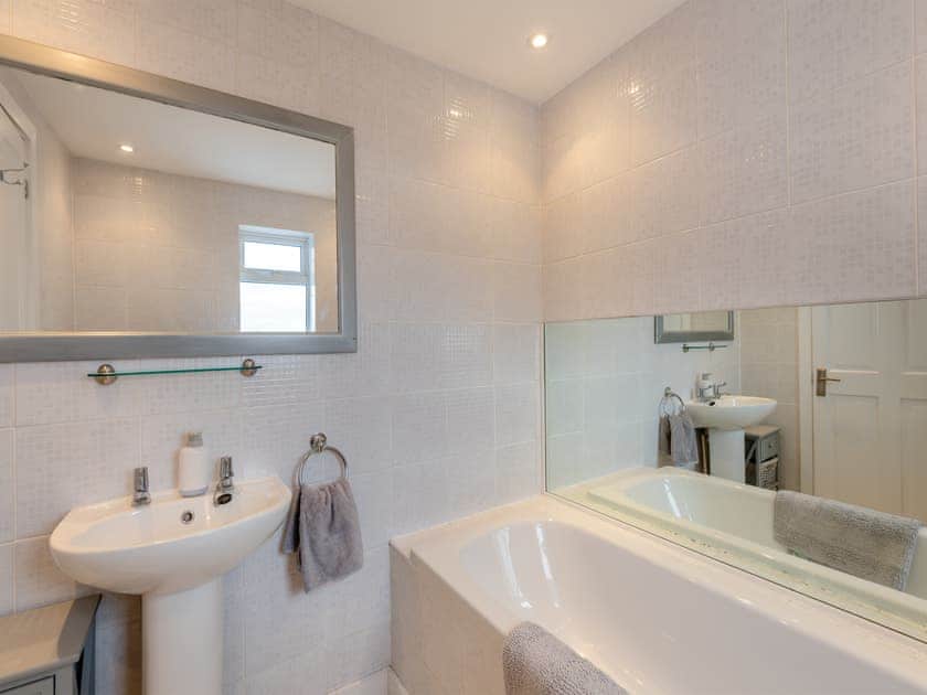 Bathroom | Eagles Nest, Capel-le-Ferne