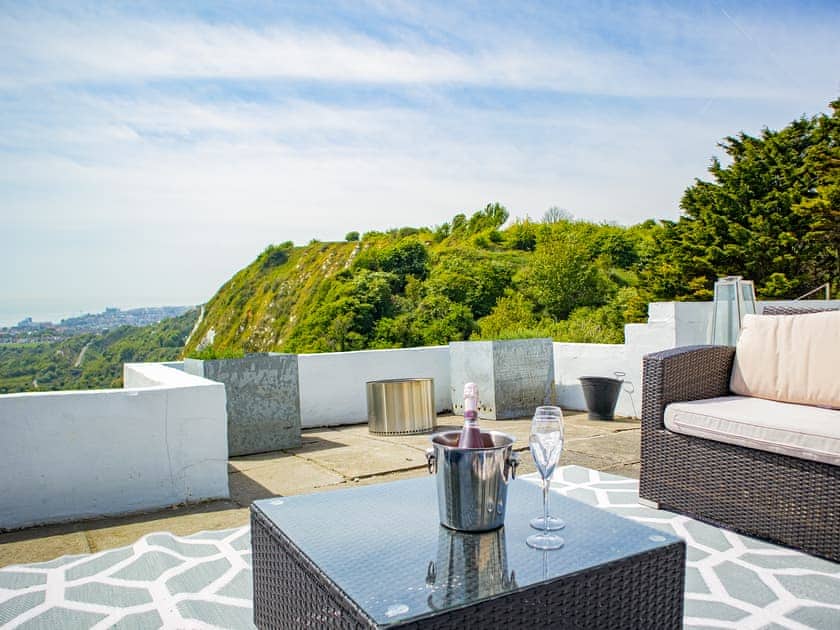 Sitting-out-area | Eagles Nest, Capel-le-Ferne