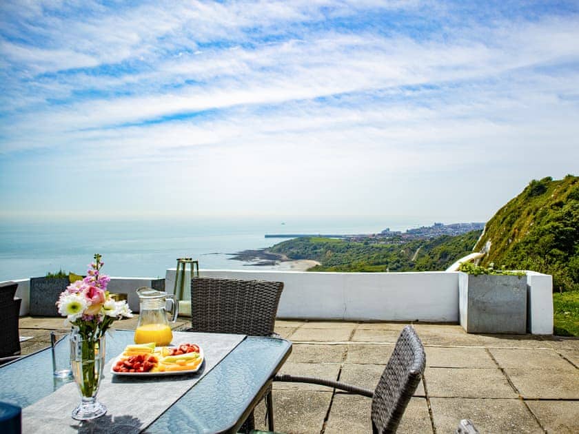 Sitting-out-area | Eagles Nest, Capel-le-Ferne