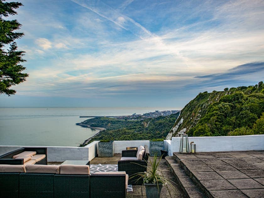 Sitting-out-area | Eagles Nest, Capel-le-Ferne