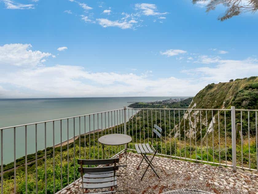 Sitting-out-area | Eagles Nest, Capel-le-Ferne