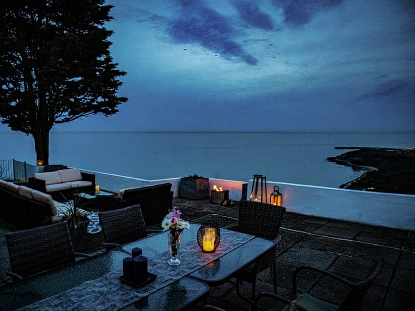 Sitting-out-area | Eagles Nest, Capel-le-Ferne