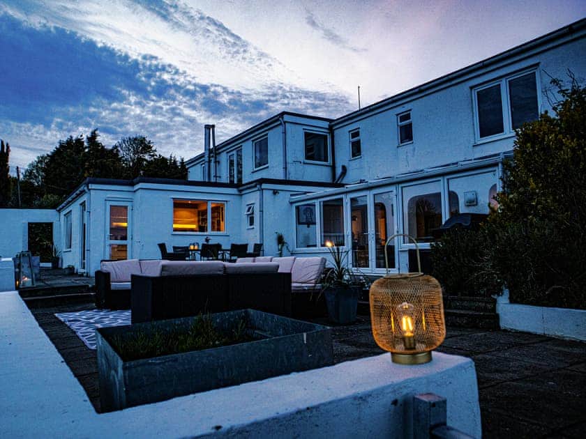 Sitting-out-area | Eagles Nest, Capel-le-Ferne