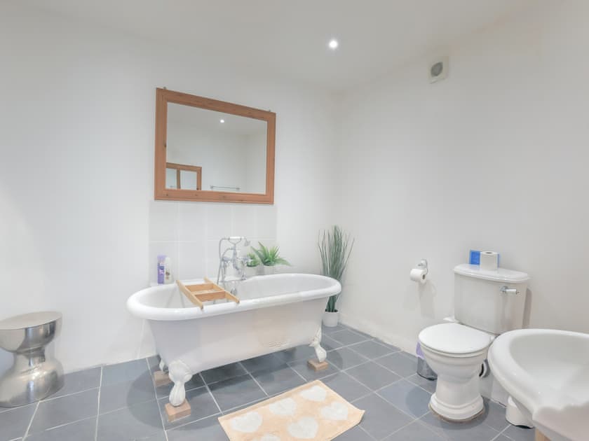 Bathroom | Higher Churchtown Farm - What a Beauty - Higher Churchtown Farm Barns, Tresmeer, near Launceston