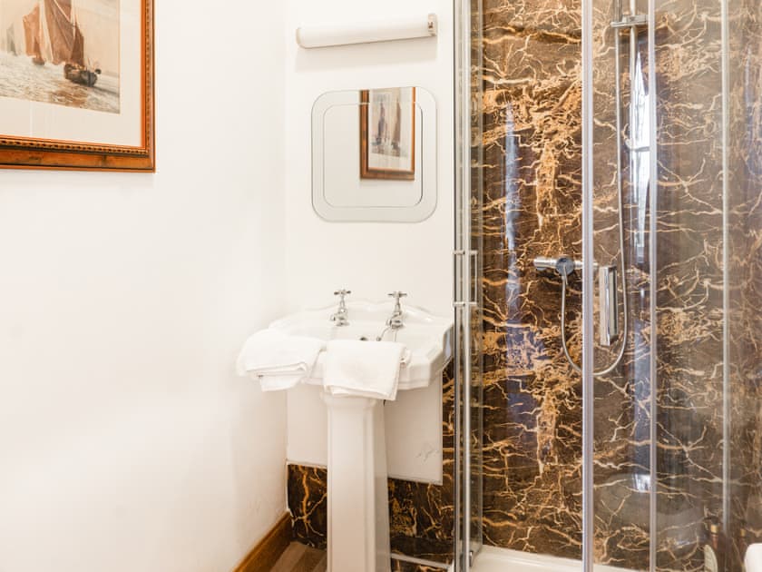 Bathroom | Newton Manor House, St Andrews