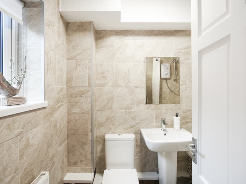 Bathroom | Mill Cottage, Aberdyfi