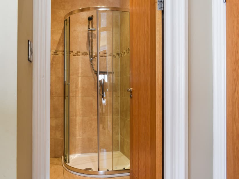 Bathroom | Edleston holidays - Flat 4E - Edleston House, Aberystwyth