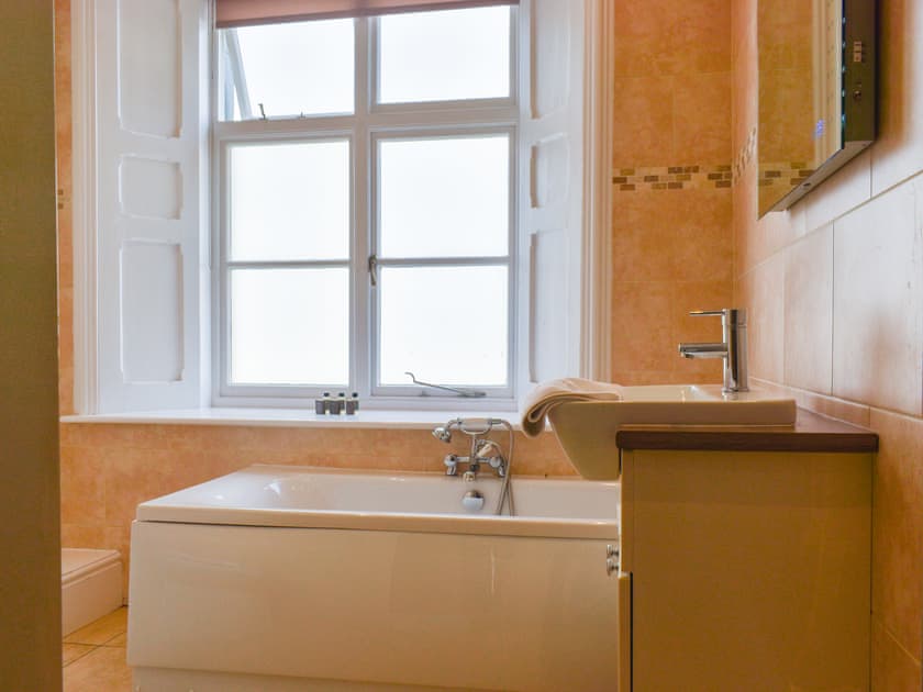 Bathroom | Edleston holidays - Flat 4E - Edleston House, Aberystwyth