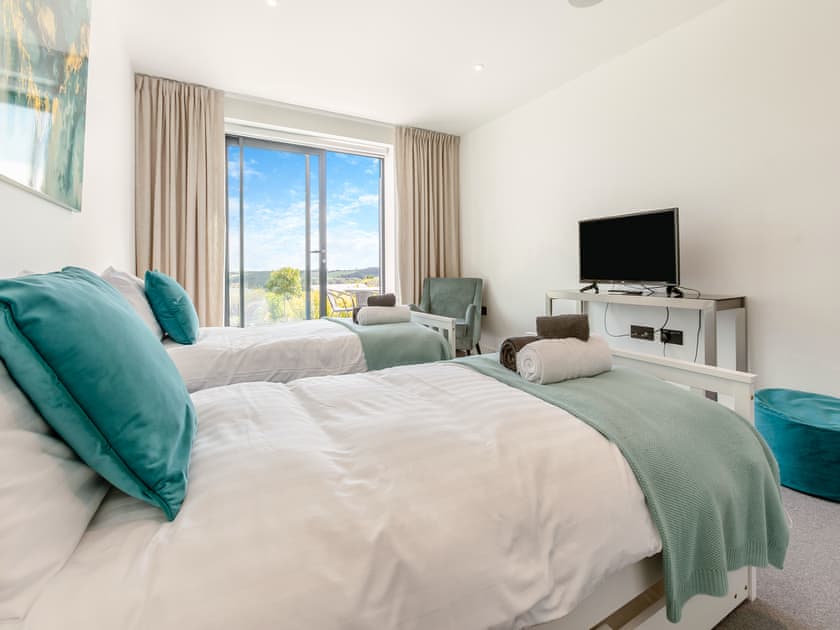 Twin bedroom | Seabreeze, St Mawes