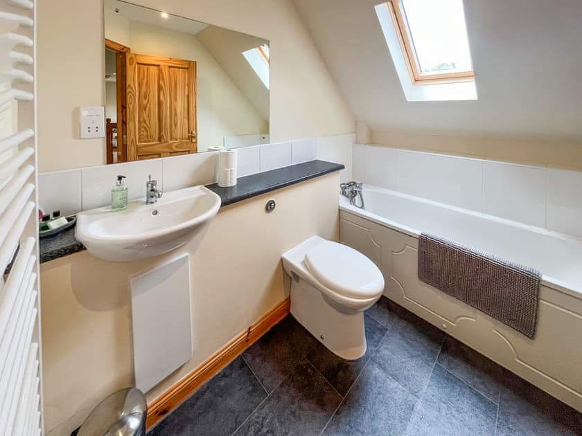 Bathroom | River View, Dalwhinnie