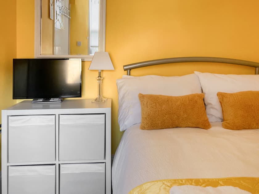 Single (small double) bedroom  | Victoria’s Haven, Kirkcaldy