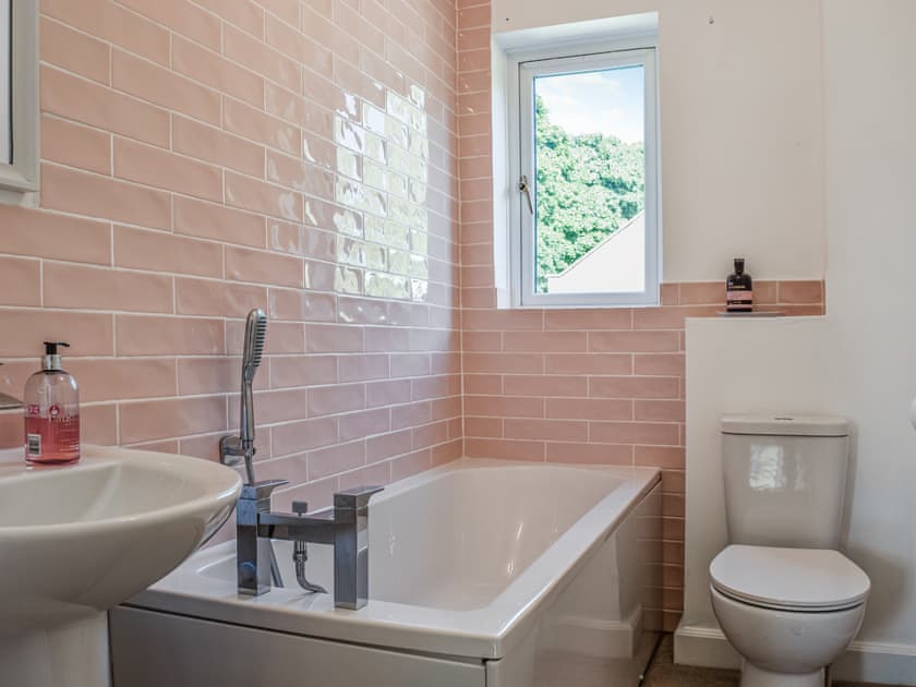 Bathroom | The Cottage on the Green, Chipping Norton