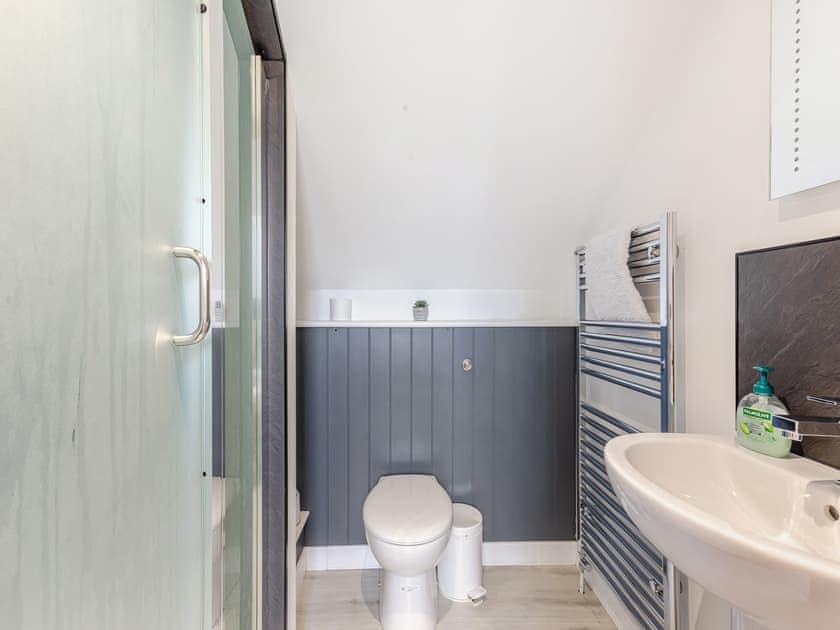 Bathroom | Smuggler’s Retreat - Smuggler’s Retreat and Atlantic House, Hartland Point
