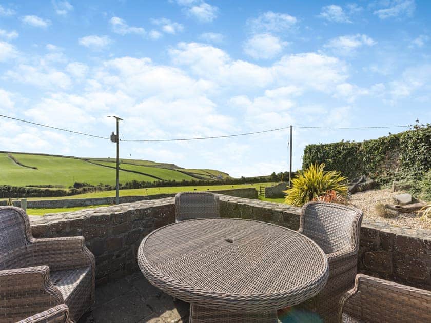Sitting-out-area | Smuggler’s Retreat - Smuggler’s Retreat and Atlantic House, Hartland Point
