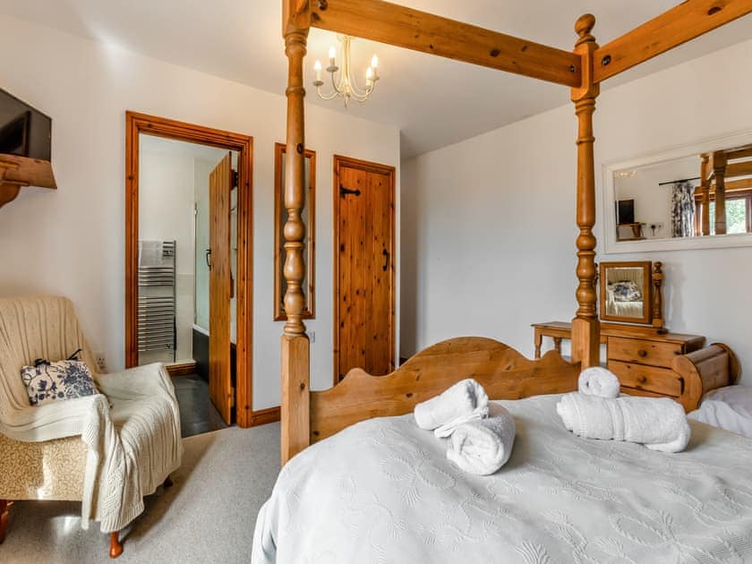Four Poster bedroom | Atlantic House - Smuggler’s Retreat and Atlantic House, Hartland Point
