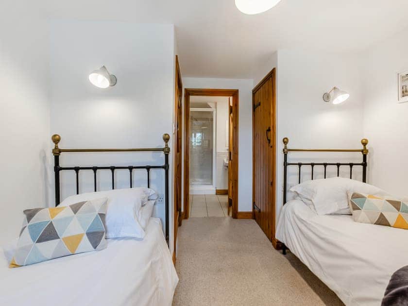 Twin bedroom | Atlantic House - Smuggler’s Retreat and Atlantic House, Hartland Point
